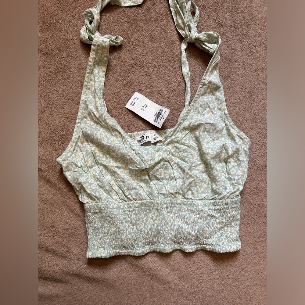 Hollister green daisy crop top size S
